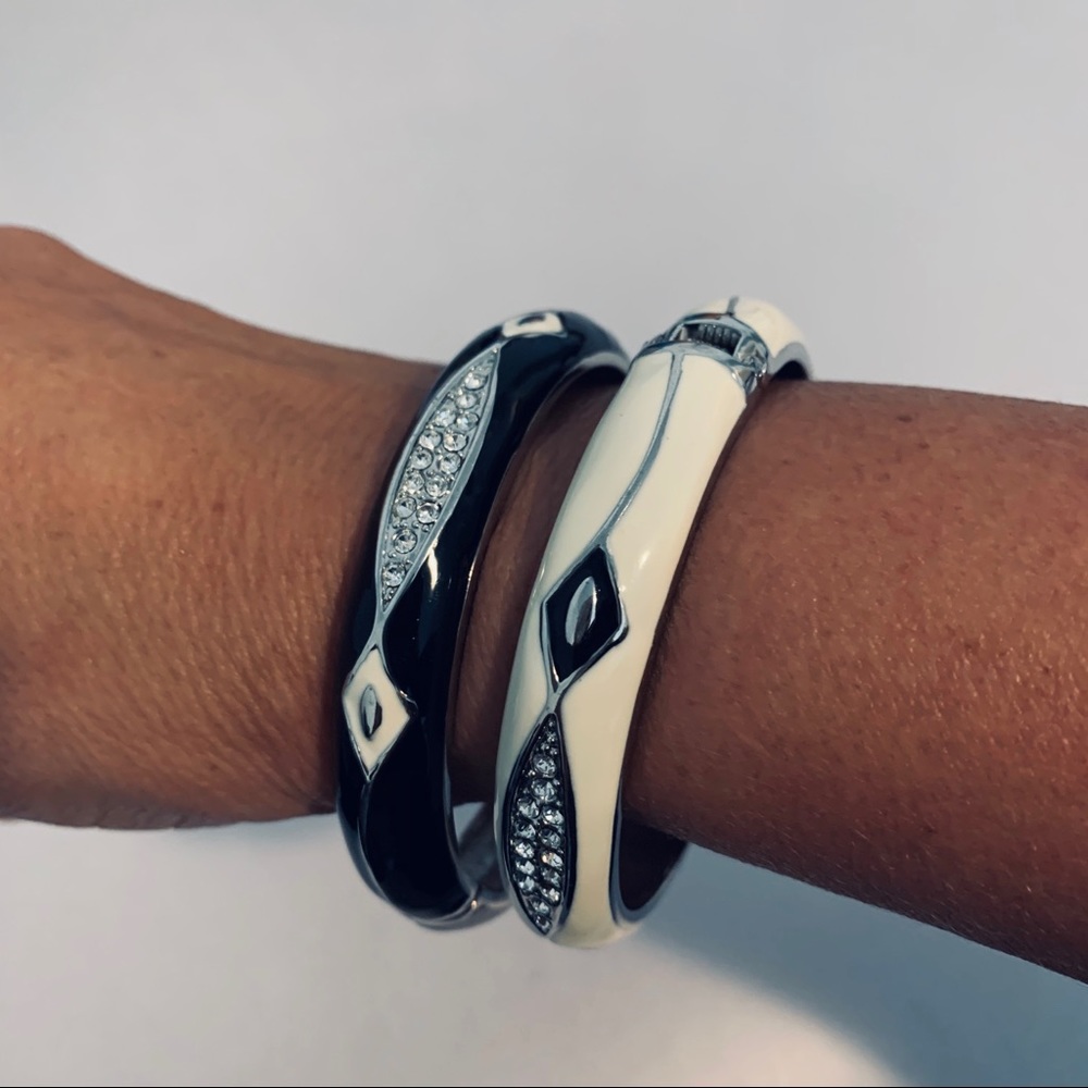Set of black and white bracelets